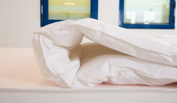 Pourquoi choisir un surmatelas duvet ou en plumes ?