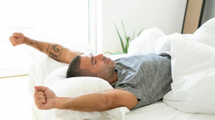 Un lit pour grande taille : ne dormez plus les pieds dans le vide